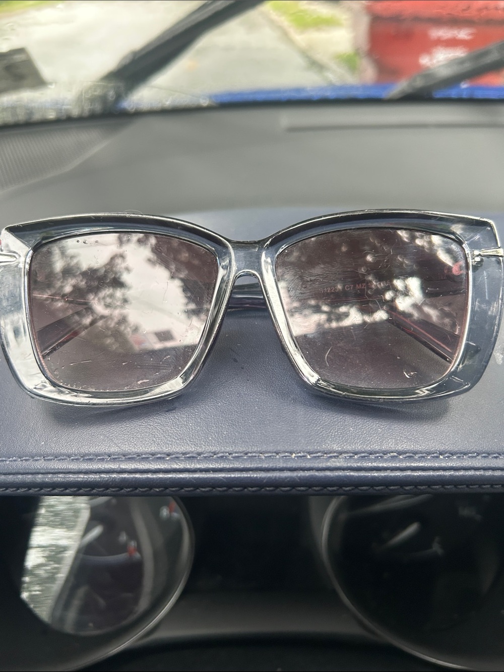 Classic Black Women's Sunglasses - Fashionable Oversized Shades navy
